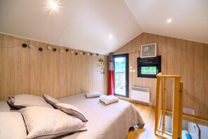 1 bedroom, iron/ironing board, free WiFi