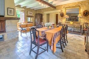 Dining - Holiday Home 'Le Bel Prat' with Private Pool, Private Terrace and Wi-Fi (Domme)