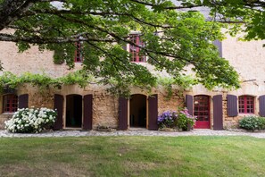 Exterior - Holiday Home 'Le Bel Prat' with Private Pool, Private Terrace and Wi-Fi (Domme)