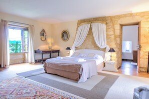 4 chambres, fer et planche Ă repasser, accĂšs au Wi-Fi (inclus)