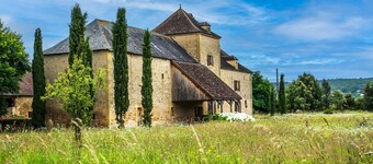 Country House "La Bourgeoisie" with Private Pool, Terrace, and Wi-Fi