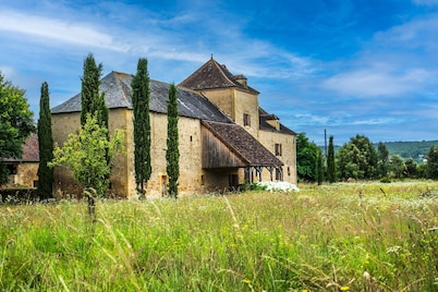 Country House "La Bourgeoisie" with Private Pool, Terrace, and Wi-Fi