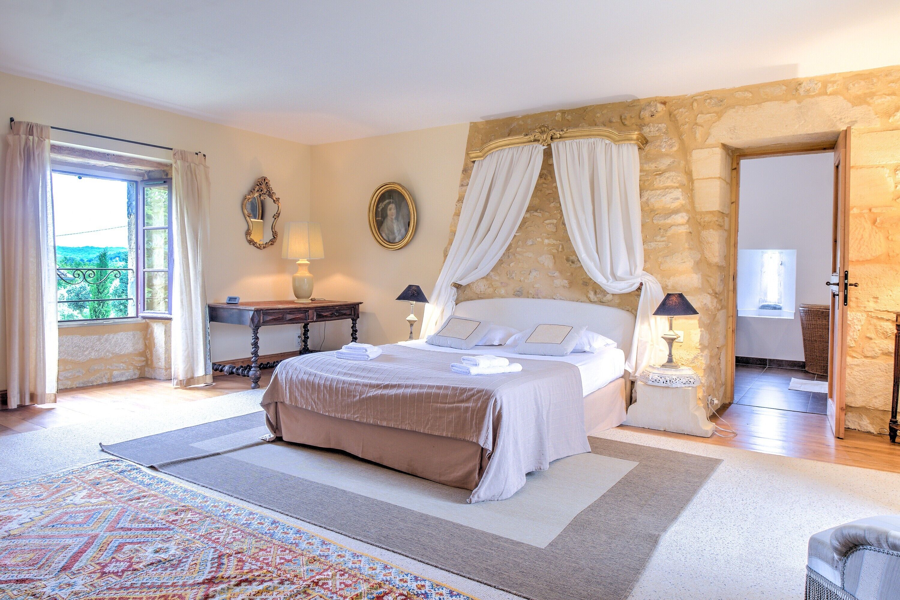 4 chambres, fer et planche à repasser, Wi-Fi gratuit, draps fournis