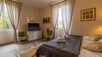 4 Schlafzimmer, BĂŒgeleisen/BĂŒgelbrett, kostenloses WLAN, BettwĂ€sche