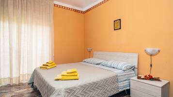 3 bedrooms, iron/ironing board, bed sheets