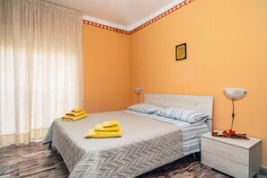 3 slaapkamers, een strijkplank/strijkijzer, beddengoed