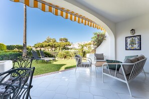 Outdoor dining - Holiday Home 'Miraflores Rancho' with Shared Pool and Wi-Fi (Las Lagunas de Mijas)