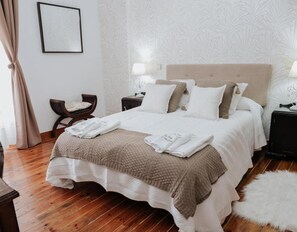 4 chambres, fer et planche à repasser, accès au Wi-Fi (inclus)