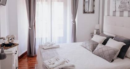 Holiday Home 'Casa Rural El Puente Grande' with Private Pool, Wi-Fi and Air Conditioning