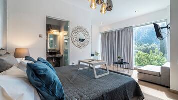 8 bedrooms, free WiFi, bed sheets