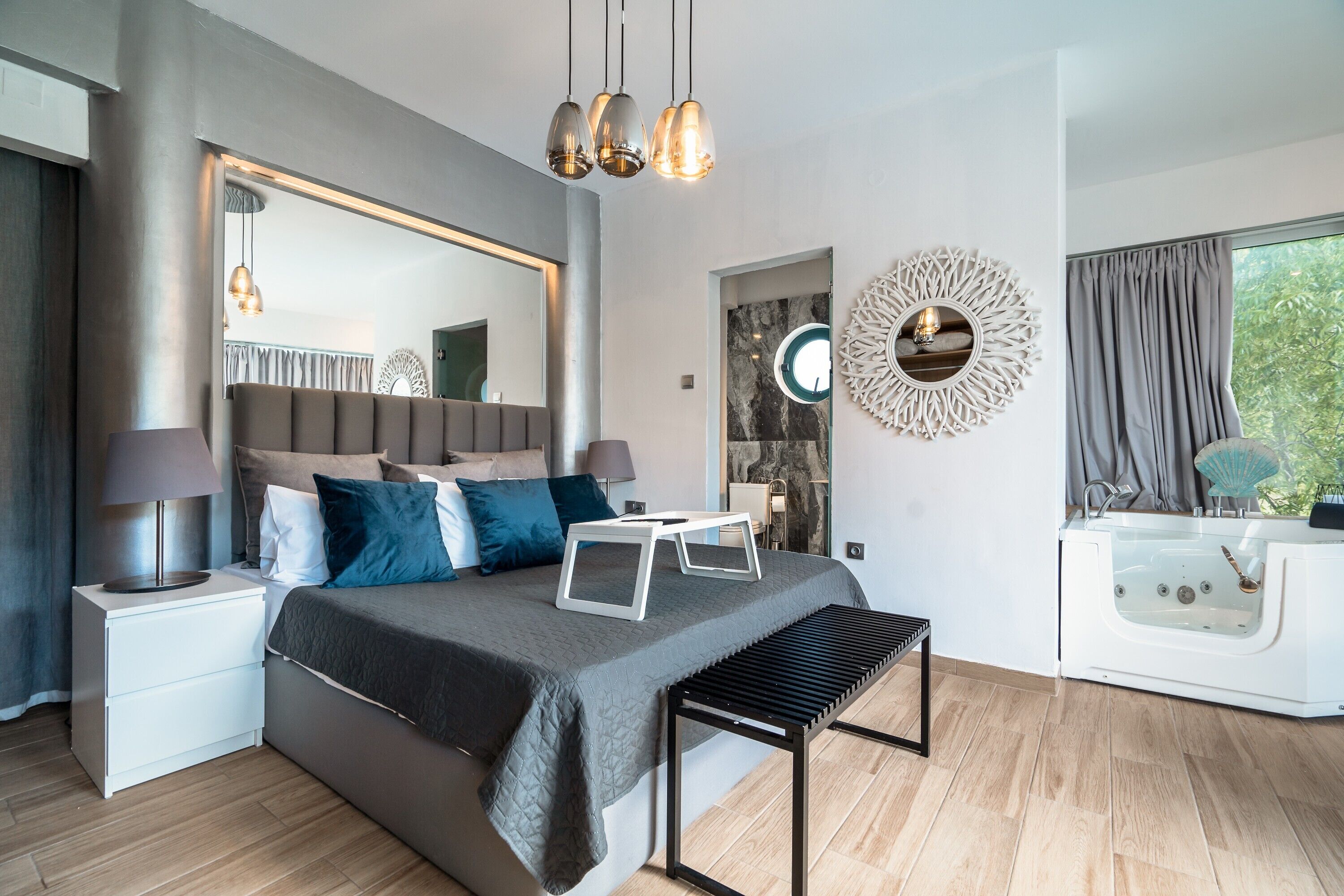 8 bedrooms, free WiFi, bed sheets