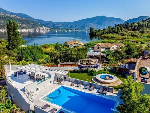 Villa 'Boat' with Sea View, Wi-Fi and Air Conditioning