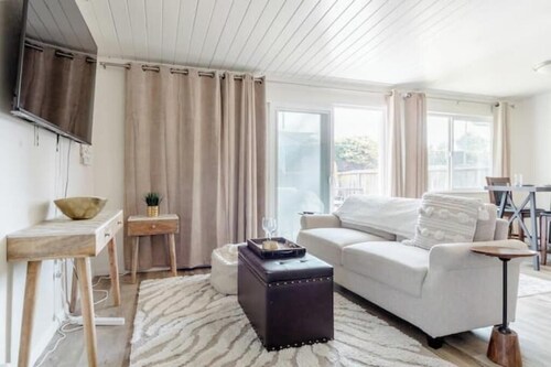 Chic 1 Bedroom Apartment w/ Comfy King Bed