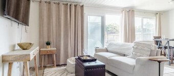 Chic 1 Bedroom Apartment w/ Comfy King Bed