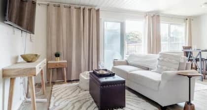 Chic 1 Bedroom Apartment w/ Comfy King Bed