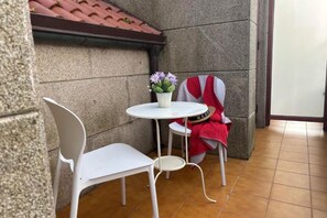 Outdoor dining - Desconectaengalicia Atico Terraza Playa Panadeira (Sanxenxo)