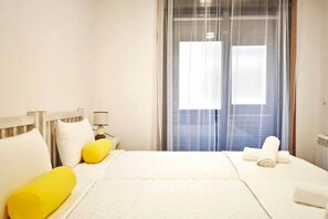 2 bedrooms, travel crib, WiFi, bed sheets