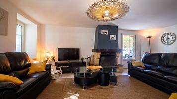 Fernseher, Kamin, DVD-Player, Tischtennisplatte