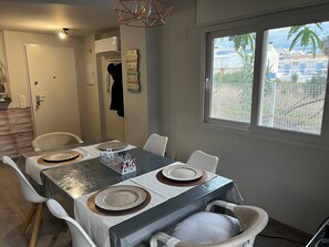 تناول الطعام