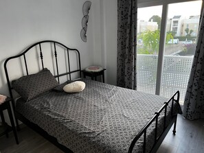 3 عدّة غرف نوم وواي فاي مجانًا وملاءات أسرّة