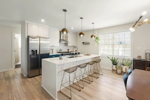 Private kitchen - Casa Amigos • Easy Access to ATL • Truist • Airport (Smyrna)