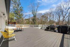 Outdoor dining - Cozy Haven Near Braves & Airport

 (Smyrna)