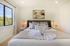 4 bedrooms, iron/ironing board, WiFi, bed sheets