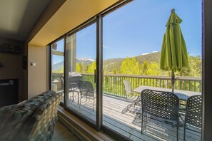 Exterior - Saints John 2517 (Keystone)