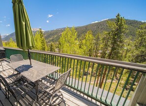 Exterior - Saints John 2517 (Keystone)