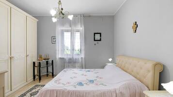 1 soverom, strykejern/-brett og sengetøy