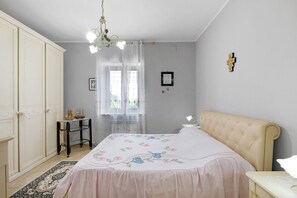 1 bedroom, iron/ironing board, bed sheets