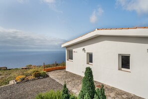 Property grounds - Apartment 'Sitio La Era' with Sea View, Private Terrace and Wi-Fi (Fuencaliente de la Palma)
