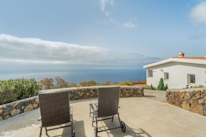 Terrace/patio - Apartment 'Sitio La Era' with Sea View, Private Terrace and Wi-Fi (Fuencaliente de la Palma)