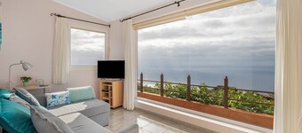 Apartment 'Sitio La Era' with Sea View, Private Terrace and Wi-Fi