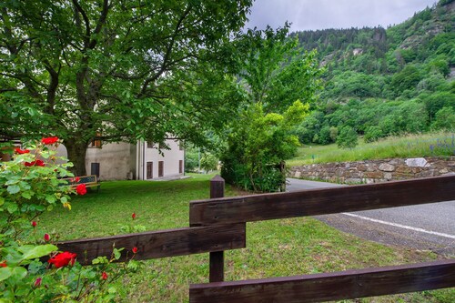 Appartamento 'Luéisch Ketschu 2' con vista sulle montagne, giardino in comune e Wi-Fi