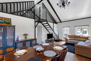 Dining - Holiday Home 'Casa Do Canudo' with Private Pool, Private Terrace and Wi-Fi (Marinha Grande)