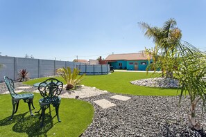 Property grounds - Holiday Home 'Casa Do Canudo' with Private Pool, Private Terrace and Wi-Fi (Marinha Grande)