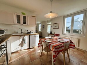 Réfrigérateur, four, lave-vaisselle, grille-pain