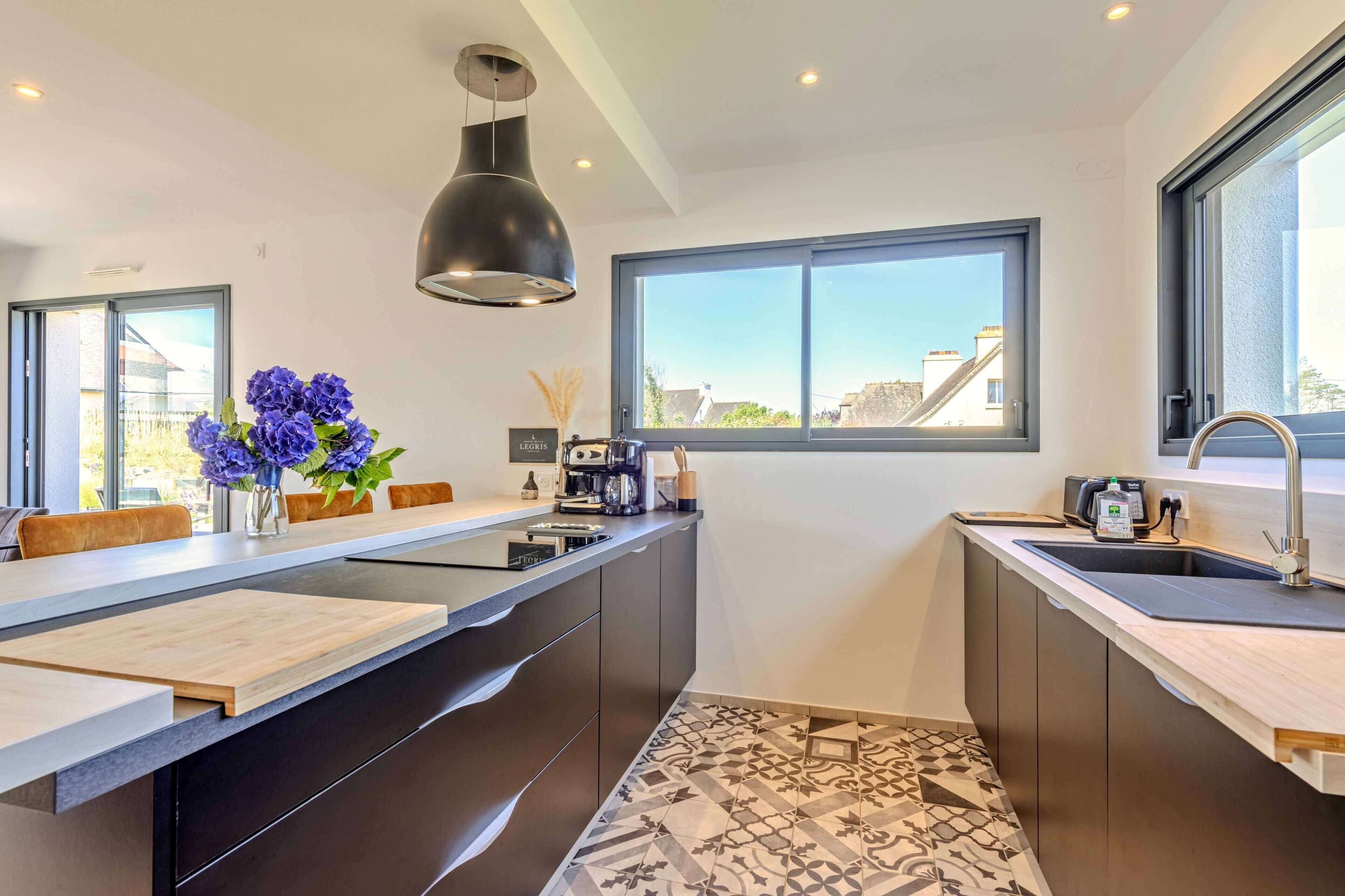 Kylskåp, mikrovågsugn, ugn och spishäll