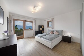 2 bedrooms, iron/ironing board, free WiFi, bed sheets - Holiday Home 'Villa Reny' with Mountain View, Private Terrace and Wi-Fi (Mölten)