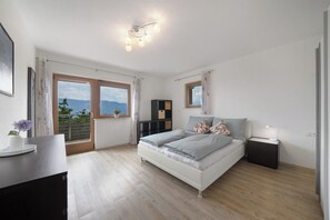 2 makuuhuonetta, silitysrauta/-lauta, ilmainen Wi-Fi, vuodevaatteet