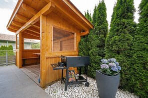 Terrace/patio - Holiday Home 'Villa Reny' with Mountain View, Private Terrace and Wi-Fi (Mölten)