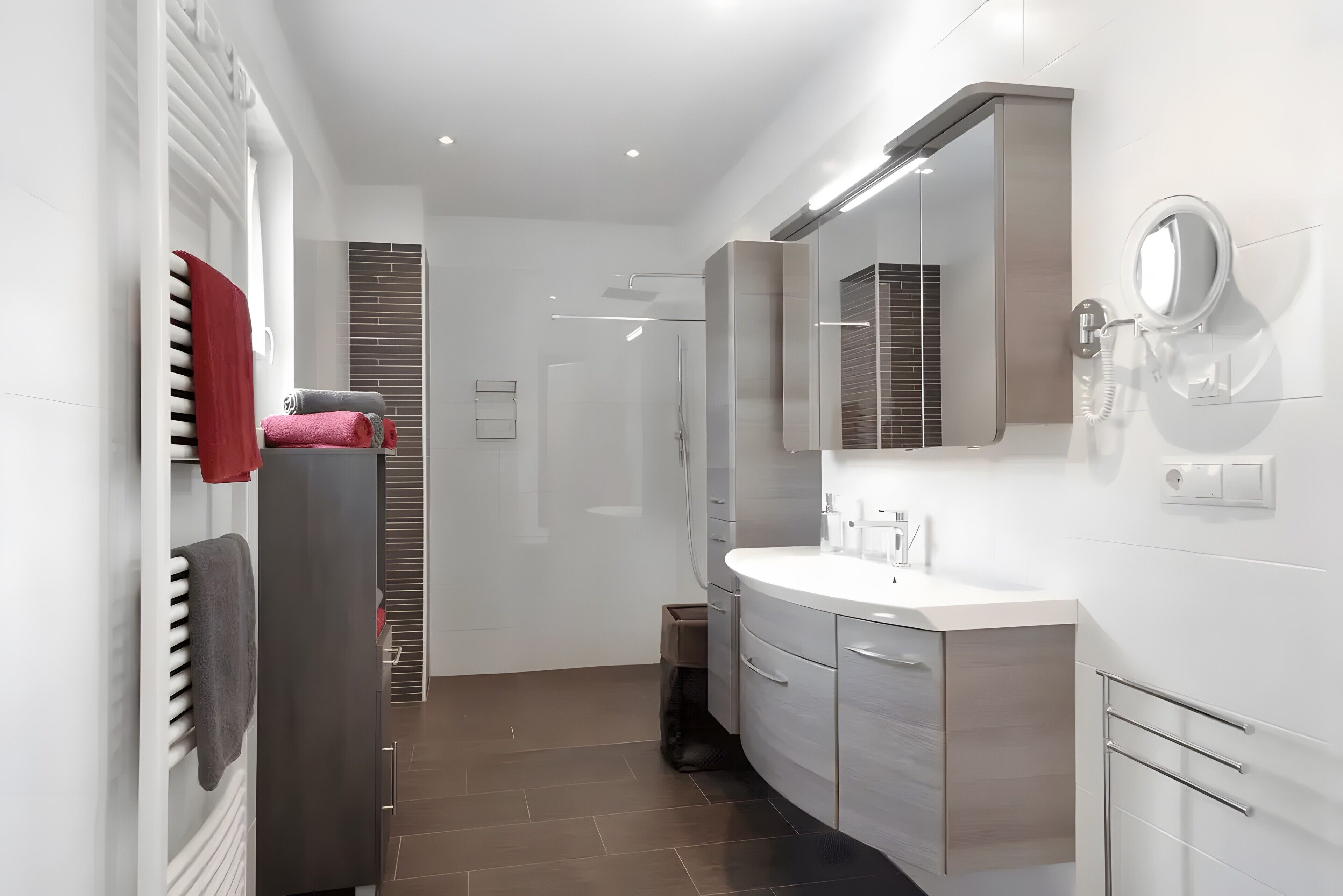 Een douche, een haardroger, handdoeken