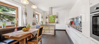 Holiday Home 'Villa Reny' with Mountain View, Private Terrace and Wi-Fi