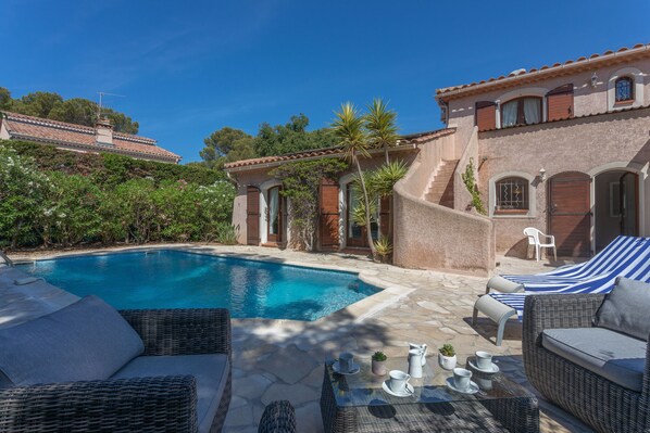Pool - Villa 'Elisabeth' with sea view, Wi-Fi and air conditioning (Fréjus)