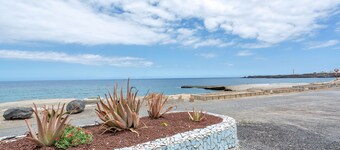 Casa de vacaciones 'Beach House El Poris 2' con vistas al mar, terraza privada y Wi-Fi