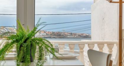 Vacation Home 'Beach House El Poris 2' with Sea View, Private Terrace and Wi-Fi