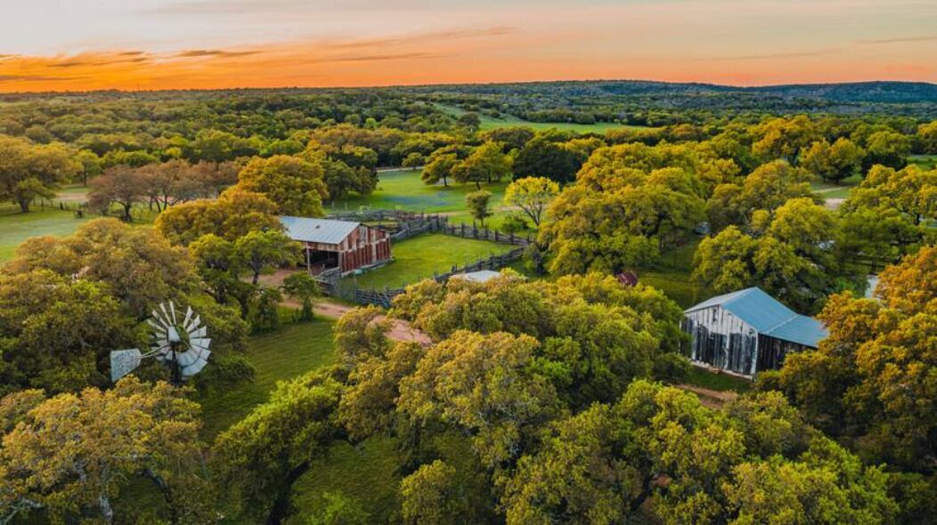 Willow Sky Ranch - Pool | Hot Tub | Fire Pit - Sleeps 18