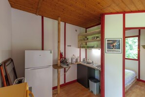 2 عدّة غرف نوم وملاءات أسرّة