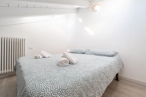 1 chambre, fer et planche à repasser, Wi-Fi gratuit, draps fournis
